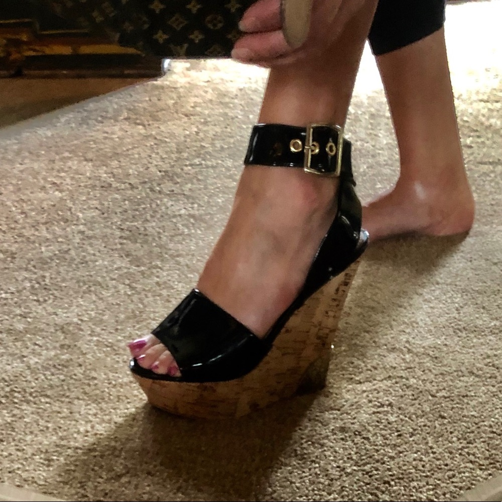 Sandals - Picture 2 of 5